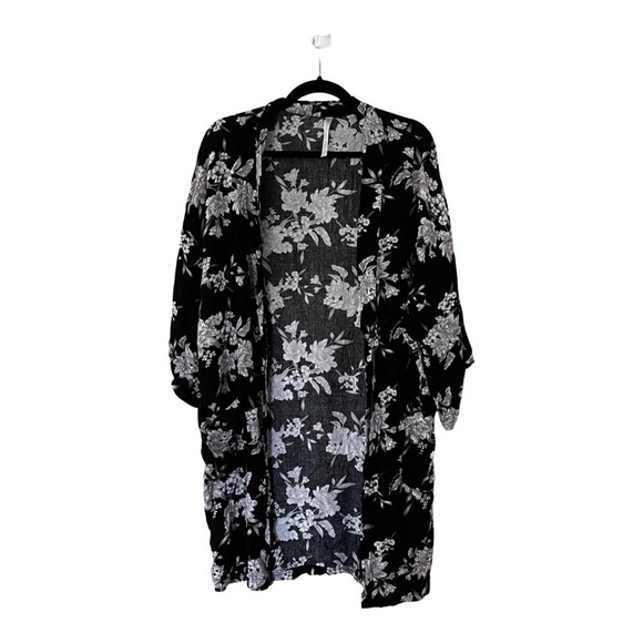 SPIRITUAL GANGSTER Maya Floral Belted Kimono Black One Size - Picture 2 of 4